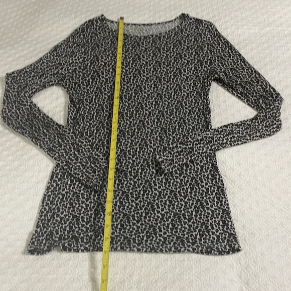 Sonoma super soft knit black grey cheetah print fitted shirt M layering piece - Picture 5 of 6